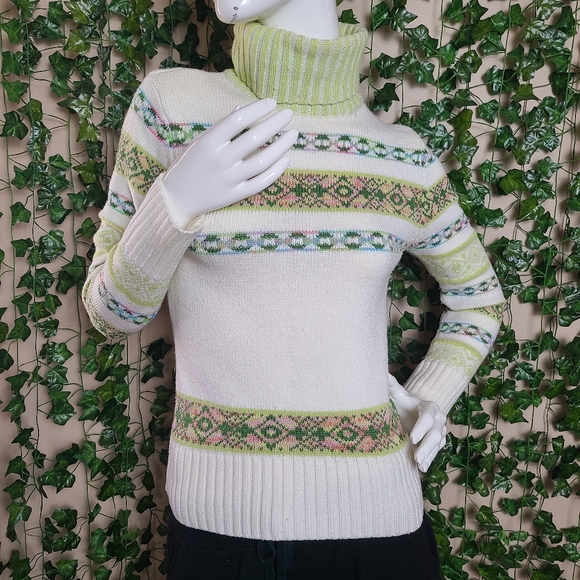 Sweaters - Vintage Women's Colorful Alpine Nordic Turtleneck Knit Sweater